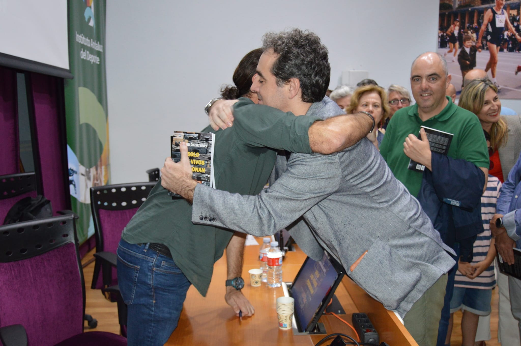 Fernando González en una sala de conferencias
